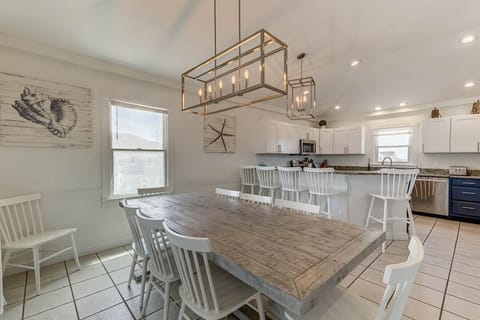 Top-Level Dining Room with Table (seats 10)