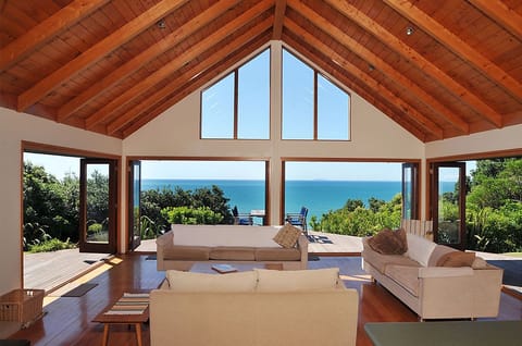 Amazing views and indoor-outdoor flow 