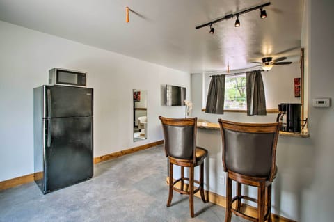 Kitchenette | Microwave | Coffee Maker | Hot Plate