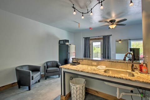 Kitchenette | Hot Plate | Fridge | Microwave | Coffee Maker