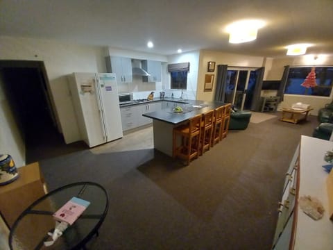 kitchen through to lounge