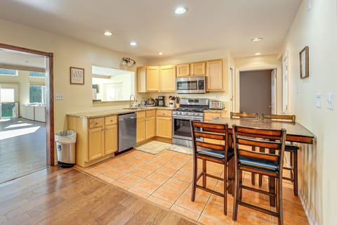 Kitchen | Cooking Basics | Drip Coffee Maker | Dining Table