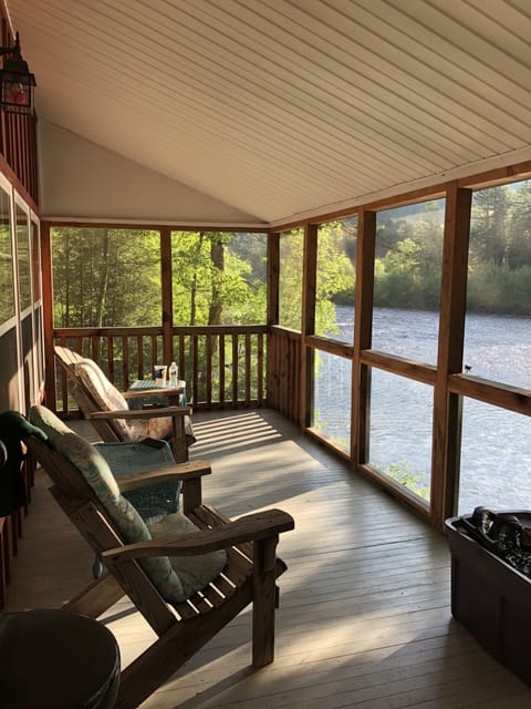 Screened in porch 
