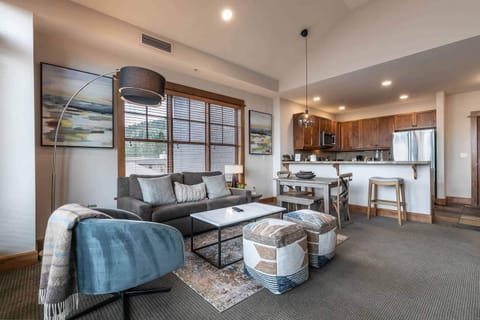 4001 Northstar Dr Unit 309-print-013-012-Interior-3302x2203-300dpi