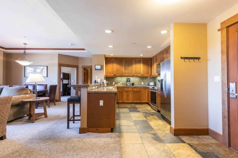 1693602269639-738-12