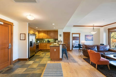 IHN_207-print-012-010-Entry-3360x2240-300dpi_1