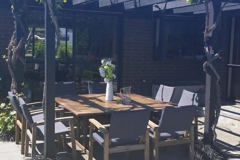 OutdoorDining