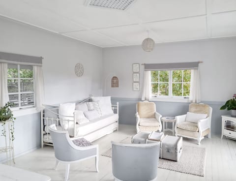 Spacious vintage-style living area with French-style day/trundle bed.