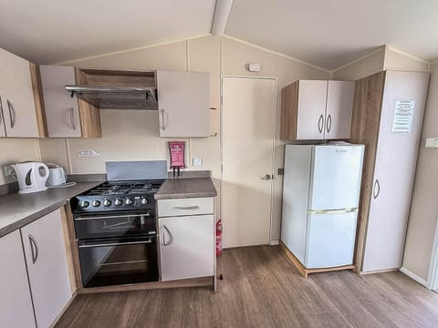 Reminisce on your Hunstanton beach holidays over some food or drinks.