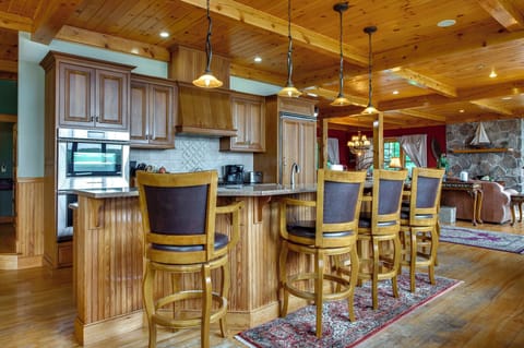 Kitchen | 1st Floor | Dual Keurig/Drip Coffee Maker | Dishwasher