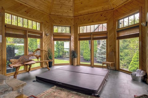 Private Indoor Hot Tub | 1st Floor