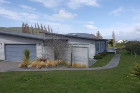 Large, modern holiday home