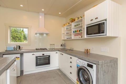 Kitchen with clothes washing machine