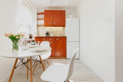 Fully equipped kitchenette. 