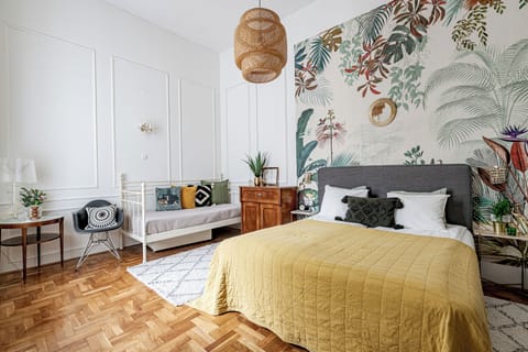 Master bedroom with 180x200 cm king size bed and a 90x200 cm single bed