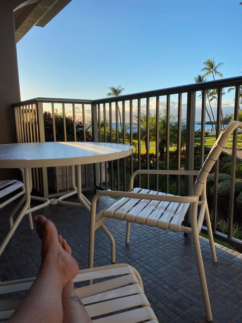 Enjoy eating out on the lanai or lounging 