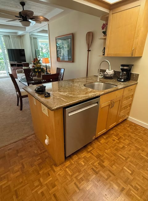 Automatic diswasher, coffee maker. 