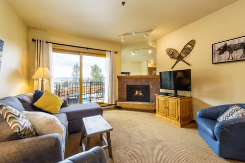 Everything you need in a slope-side condo! Pool view, gas fireplace, smart TV