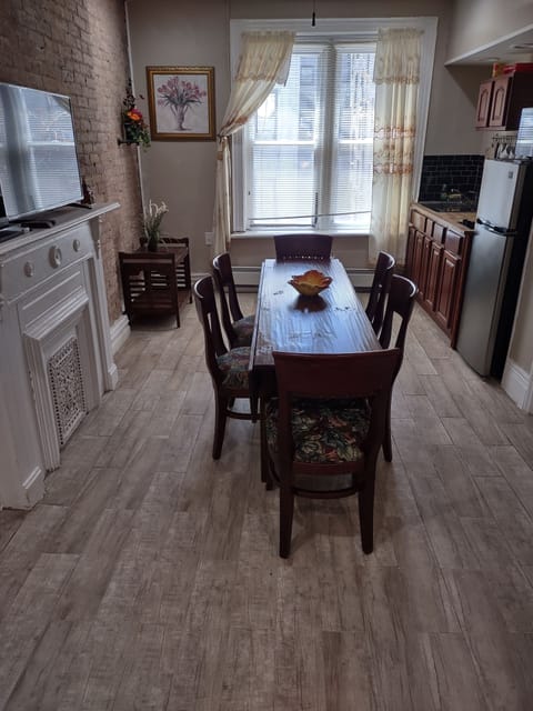 DINING SEATS 6