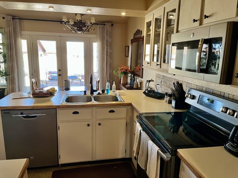 Kitchen
Modern GE appliances 
Dishes, stemware, silverware