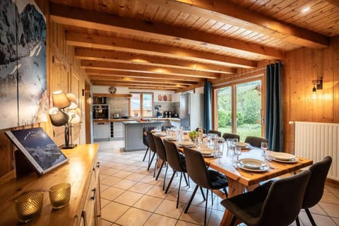 Open plan living space in chalet Snow Paradise