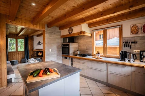 Open plan kitchen in chalet Snow Paradise