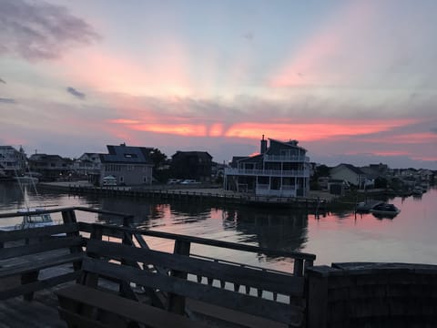 Amazing Bay Views, sunsets and your water toys parked in the backyard