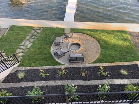 Lakeside Fire Pit - Bring your own wood