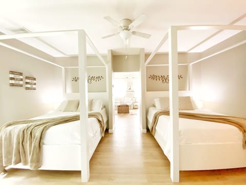 Bedroom - 2 Queen beds