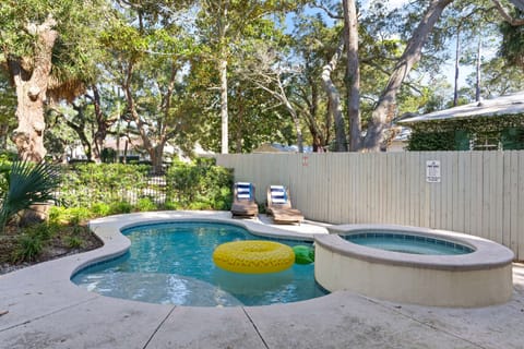 Spa overflow into the pool