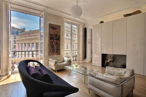 Living room and view of the Odean theater 