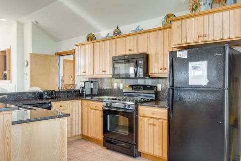 BU22: Love R Shack At The Beach l Left Side Top Level Kitchen