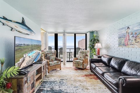 Living Area w/ Gulf View