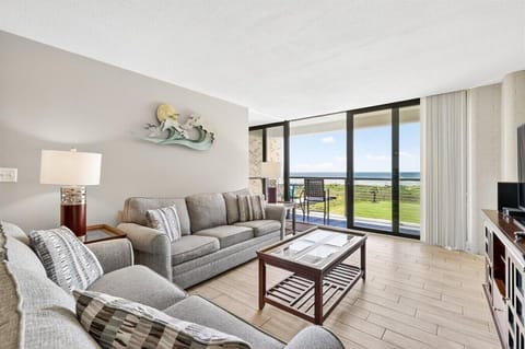 Living Area w/ Gulf View