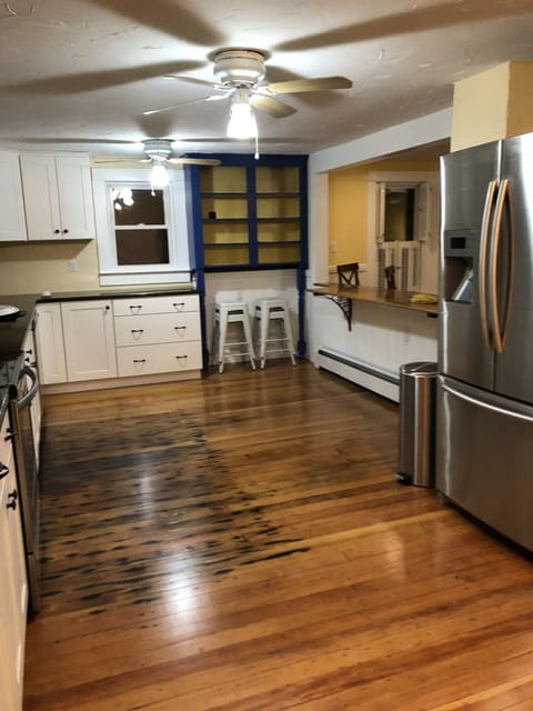 Kitchen with bar counter