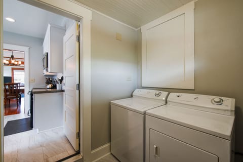 Laundry Room | Washer/Dryer