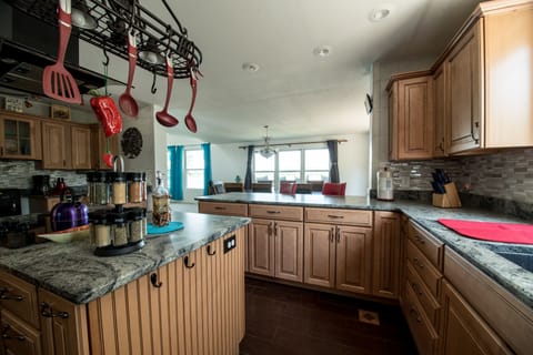 Kitchen overlooking dinning area