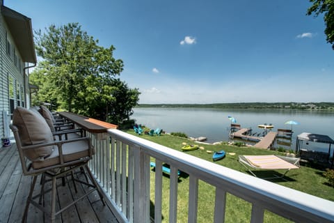 Outside balcony with seating for 8, a great place to just eat and relax
