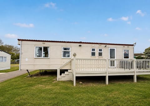Make the most of your dog friendly caravan holidays at Kessingland Beach Holiday Park, with easy access to the picturesque Suffolk beaches UK and plenty of outdoor adventures.