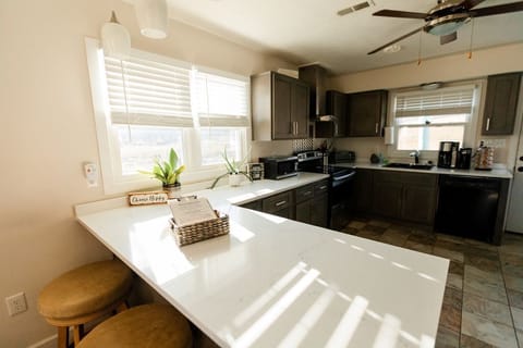 fully equipped kitchen 