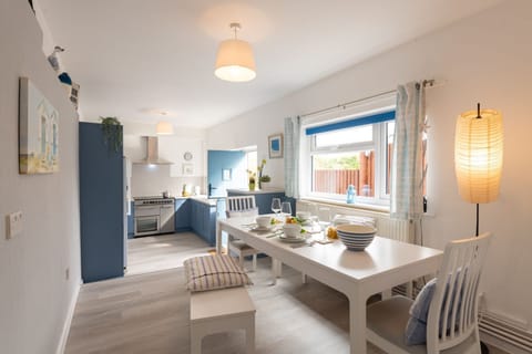 Lan Y Mor - kitchen diner