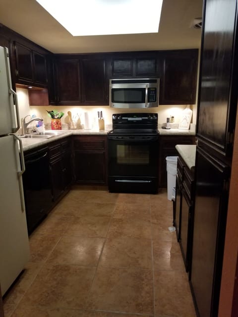 Fully appointed kitchen!