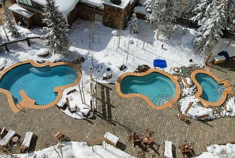 3 hot tubs/pools are great for after skiing