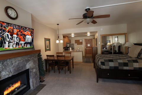 Lovely Studio Condo. Ideal for couples or young families