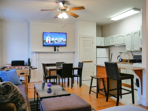 Main space with open floor plan living room, dining space, and kitchen