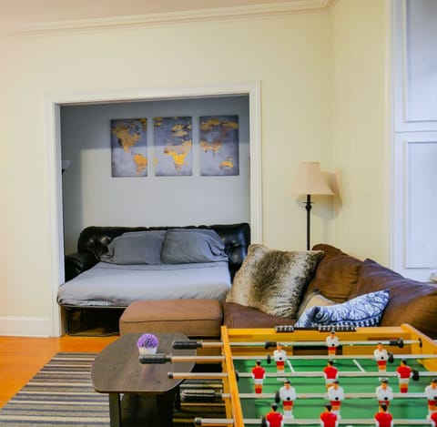 3rd bed (queen) in living room nook