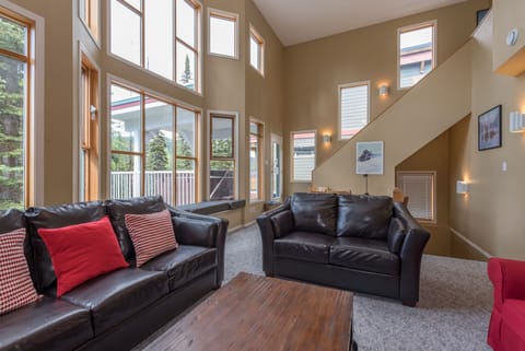 Beautiful 4 bedroom Home has a 10/10 Location