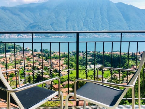 Lake view terrace hereat at Lenno Villa Panoramica.