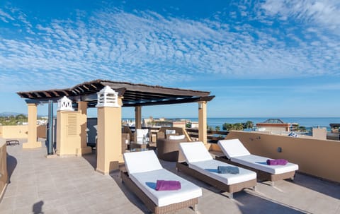 Stunning Roof Top Terrace with 7 Seat Jacuzzi