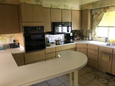 Well equipped kitchen 